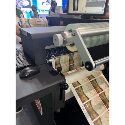 CORTADORA DE ETIQUETAS MORGANA COLORCUT LCF520